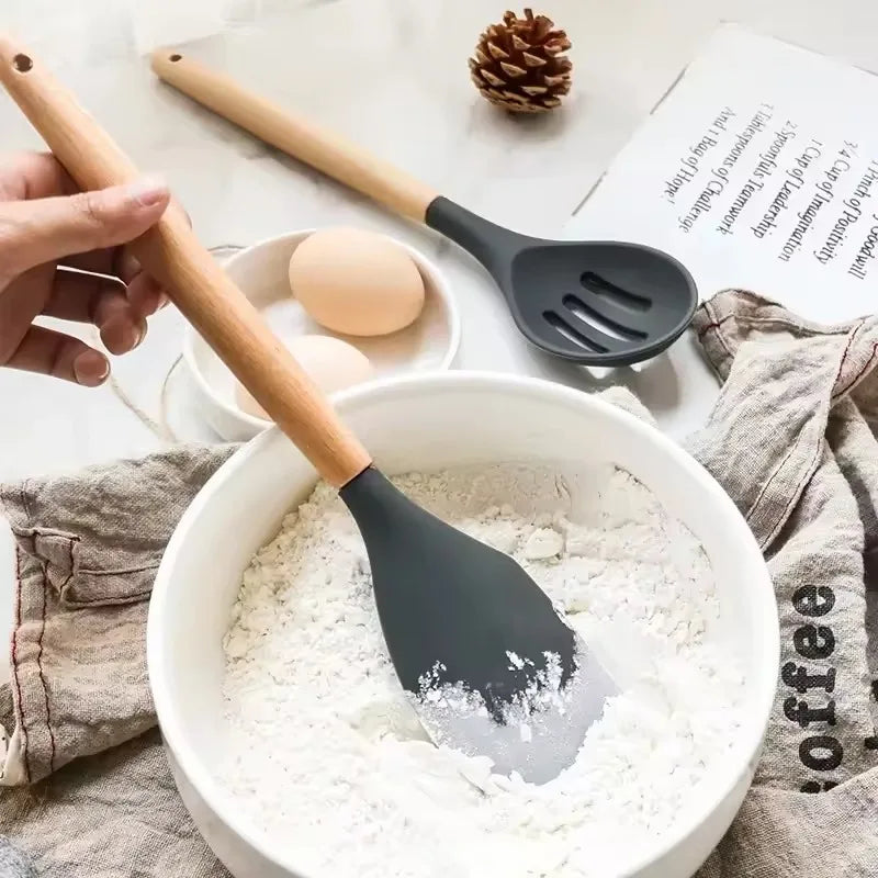 Kit 12 Utensílios de Silicone Food Grade com Cabo de Madeira